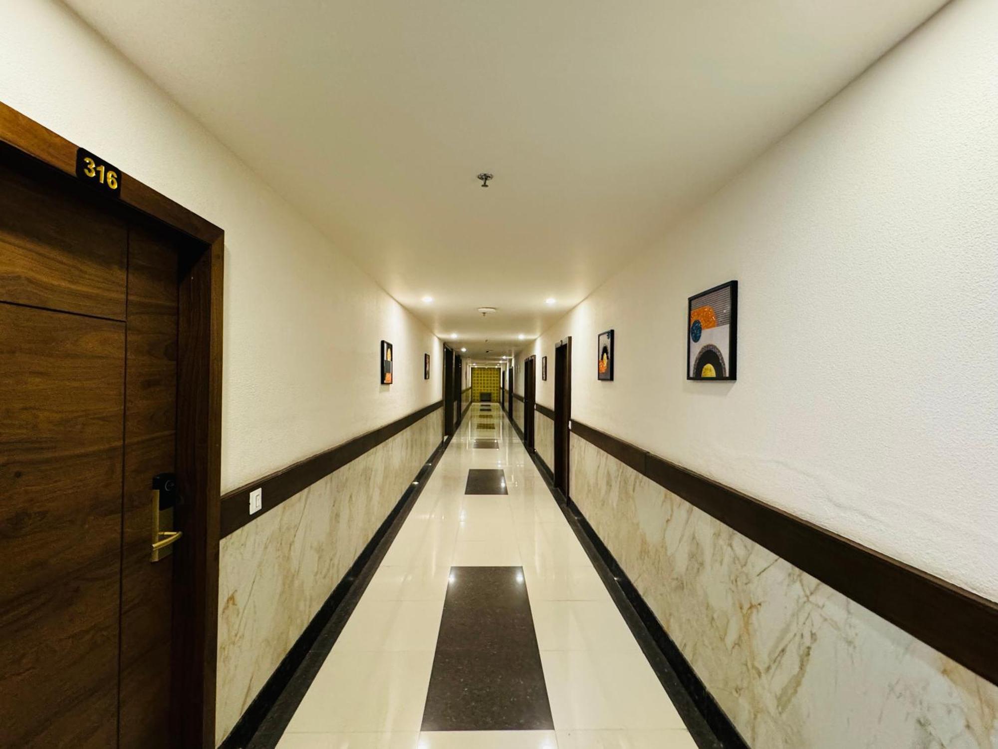 Hotel Tirth By Sonu'S Уджайн Екстериор снимка