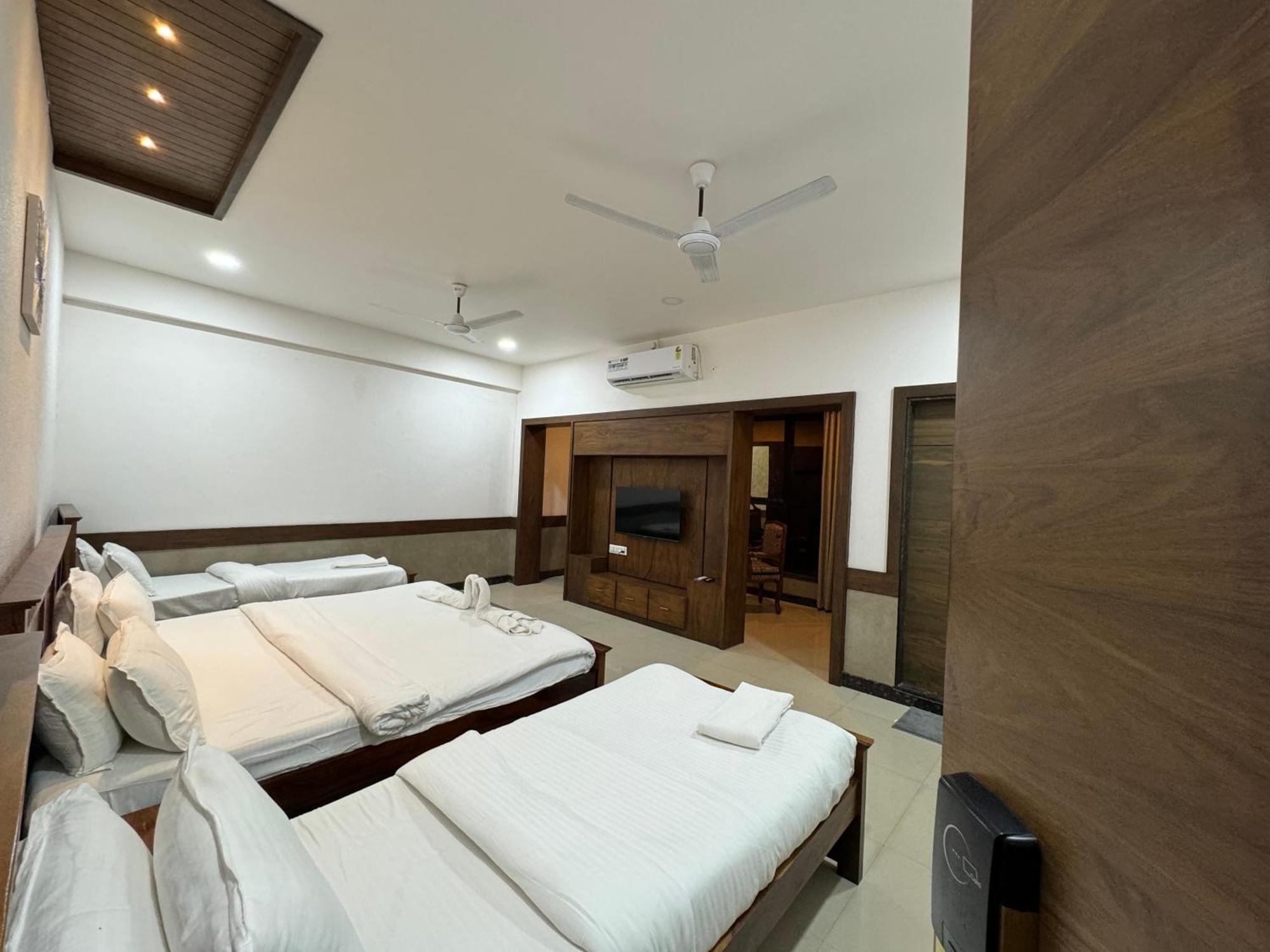 Hotel Tirth By Sonu'S Уджайн Стая снимка